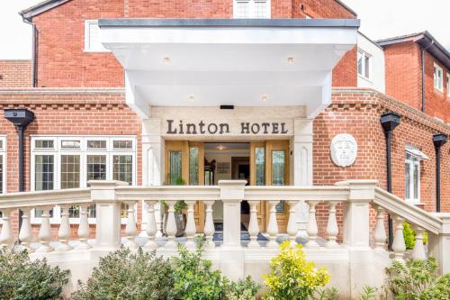 Linton Hotel Luton reception